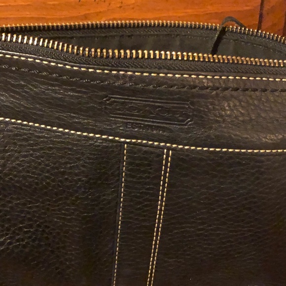 Coach Leather handbag w/adjustable strap - Picture 4 of 6